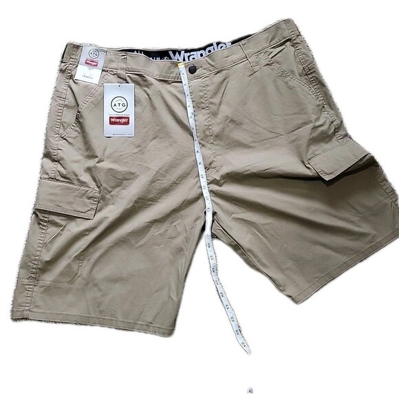 2 PAIRS Wrangler ATG Men’s Performance Utility Cargo Shorts 9” Inseam Waist 42 - Picture 3 of 12